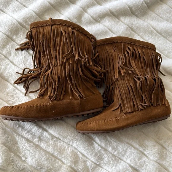Minnetonka Tan Fringe Moccasin Boots - Picture 3 of 11
